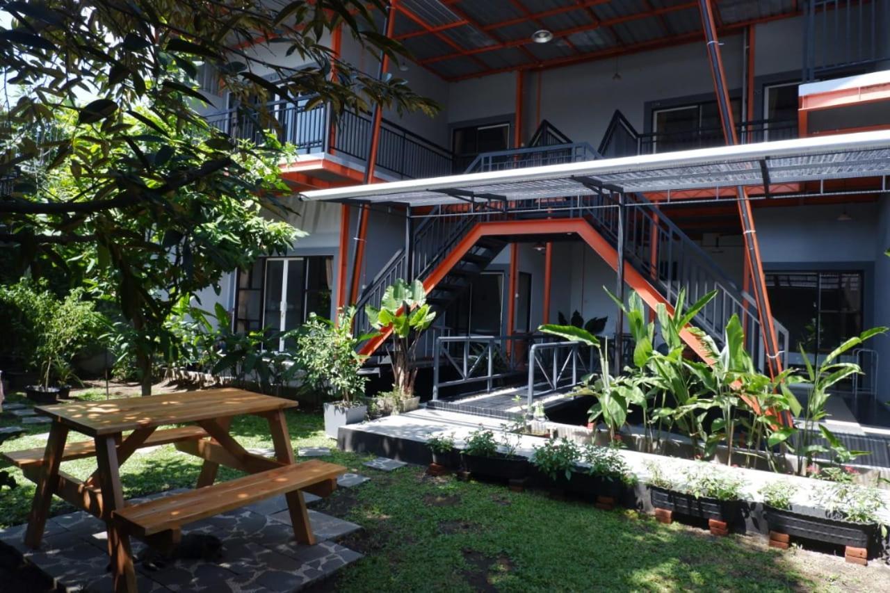 Ndalem Sorogenen Guesthouse Yogyakarta Exteriér fotografie
